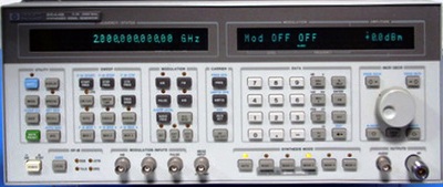 Keysight (Agilent) 8644B 1030 /2060 MHz Synthesized Signal Generator